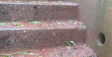 De trap achter het huis